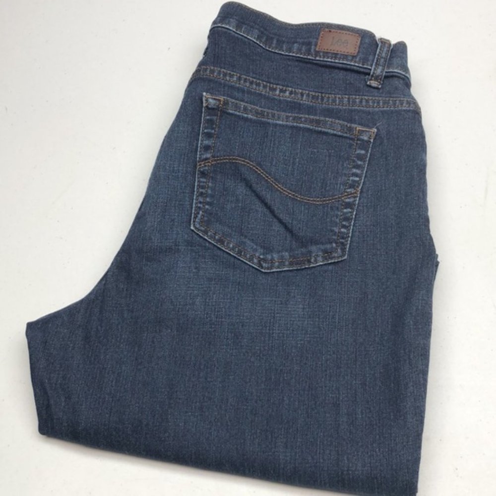 LIKE NEW LEE RELAXED FIT STRAIGHT LEG JEANS 12/31x32 MADE IN EGYPT 🇪🇬